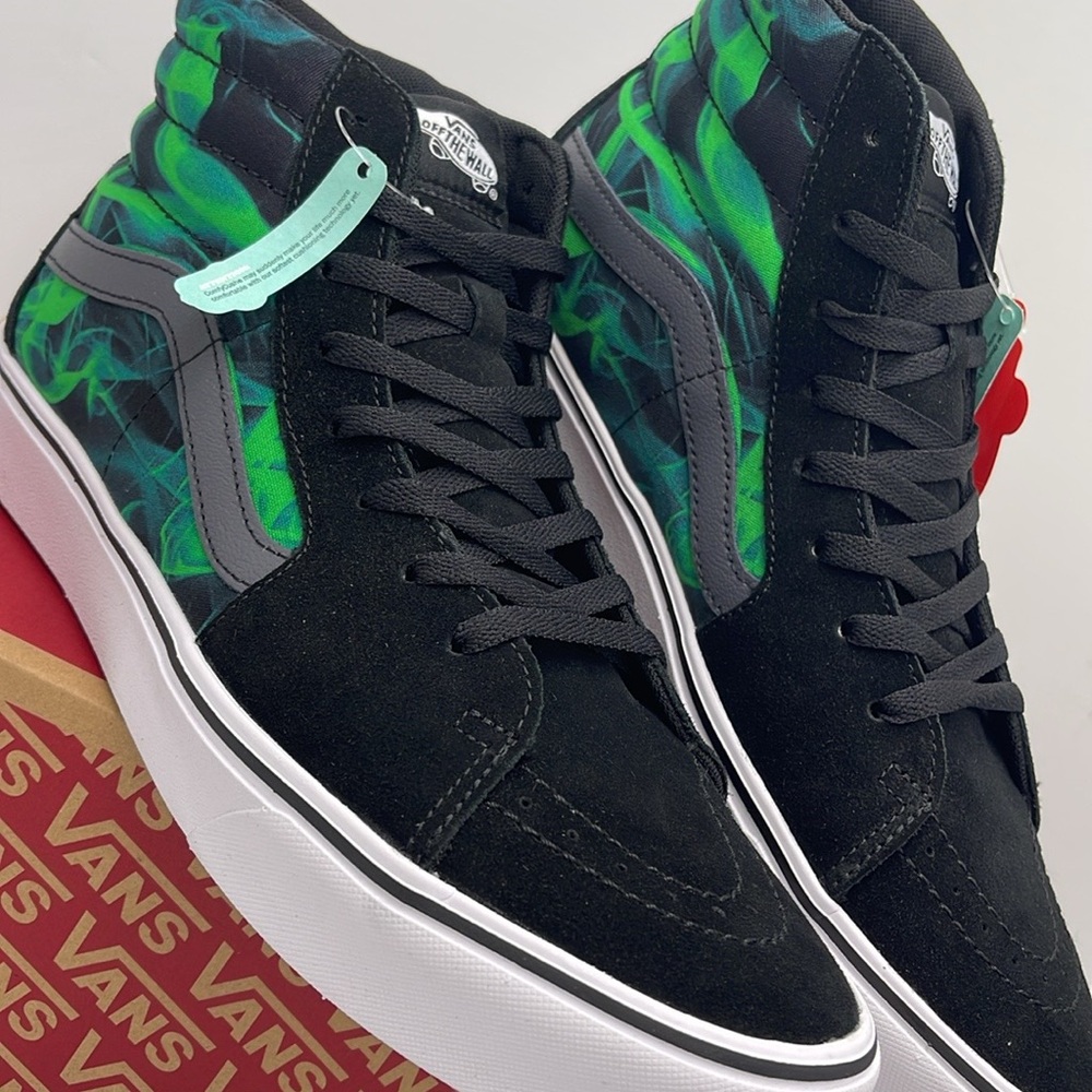 Vans WMNS Comfycush Sk8-After Dark Black/Green
VN0A7TNOYJ7
Sneakers - Picture 5 of 16